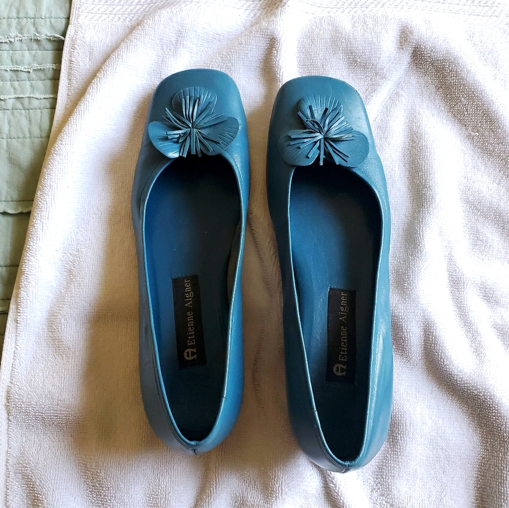 Blue dress shoes